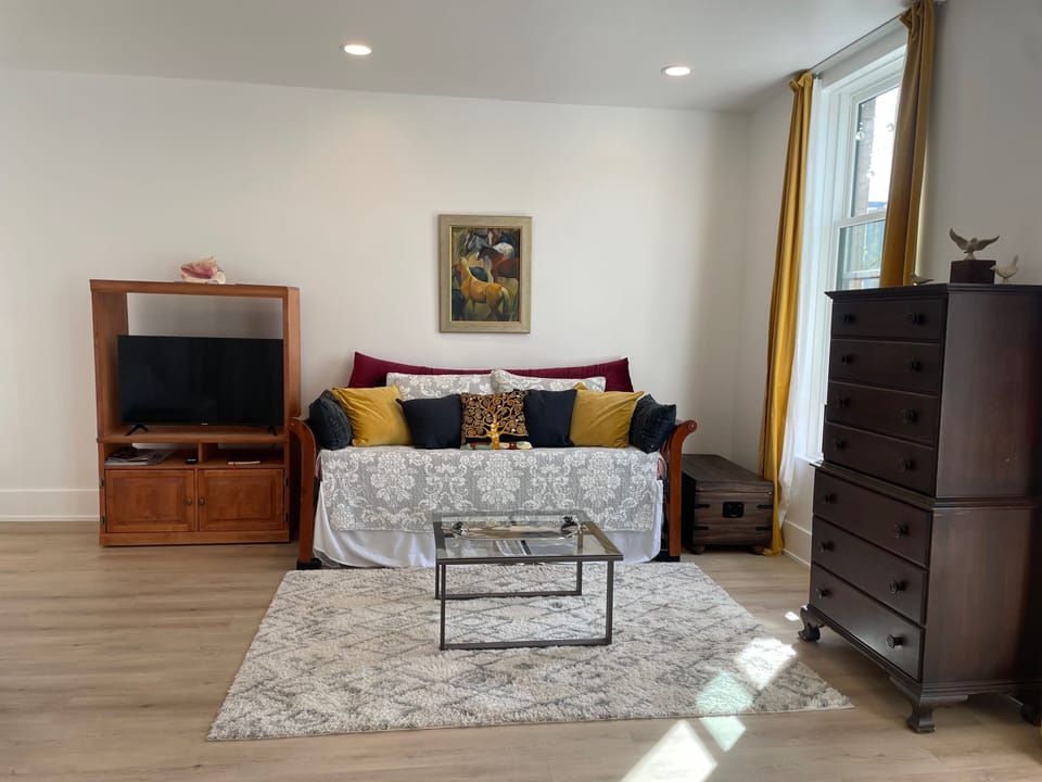 TV stand on wheels, Trundle bed couch
