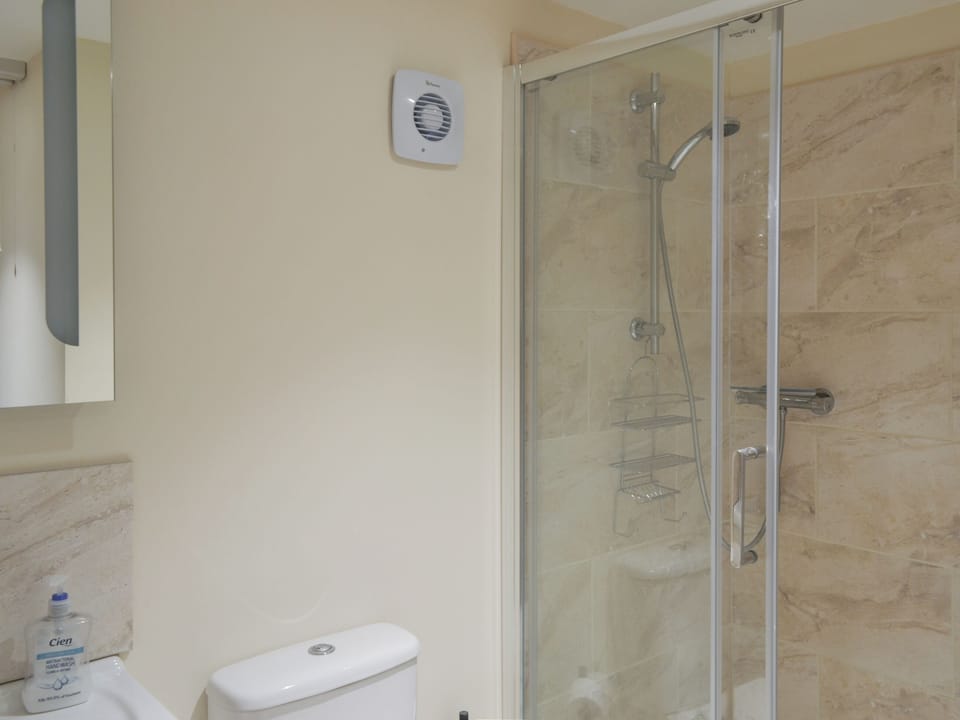 Shower room | Willow Tree Farm, Mablethorpe