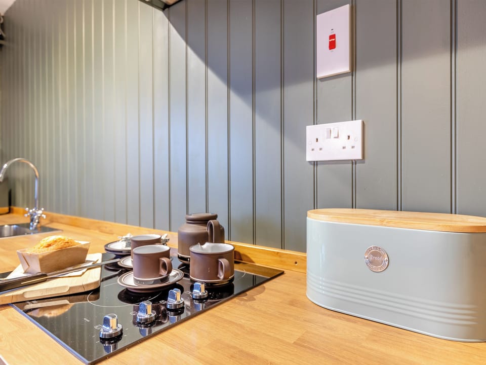 Kitchen area | Whitewells Farm Cottages - Willow - Whitewells Farm, Ridgeway Cross, near Malvern