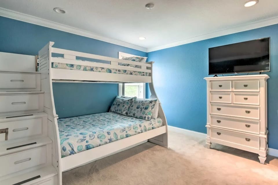 Fifth Bedroom with Twin over Full Bunk bed