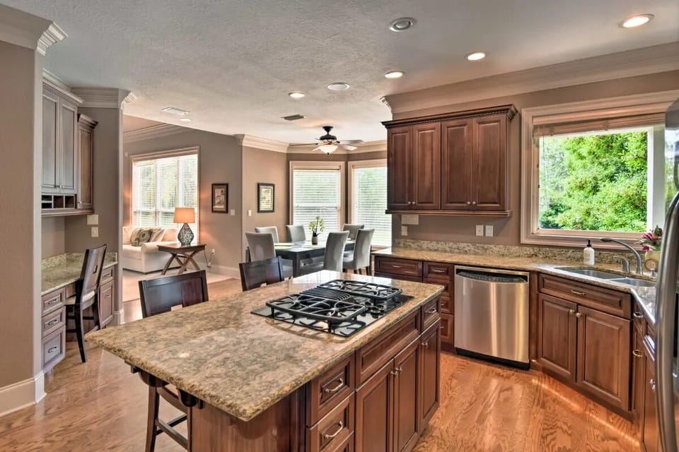 Spacious Dining room