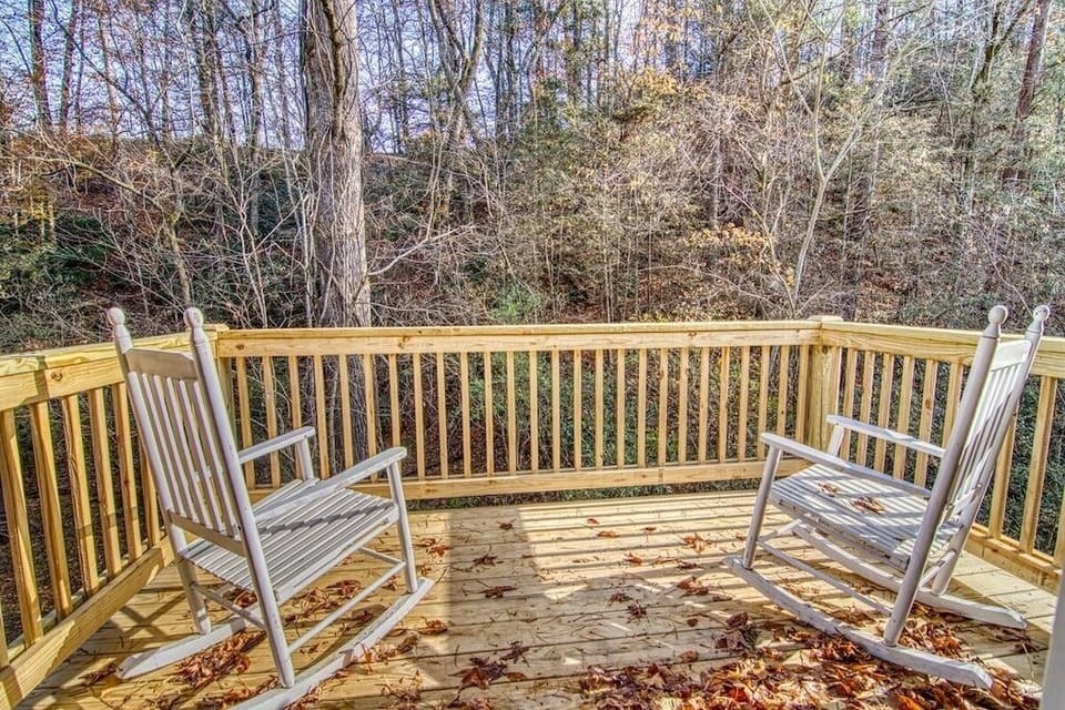 Porch off of kitchen (no access to ground)