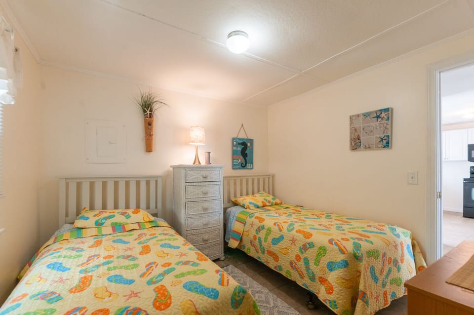 Bedroom 2 - 2 Twins Beds