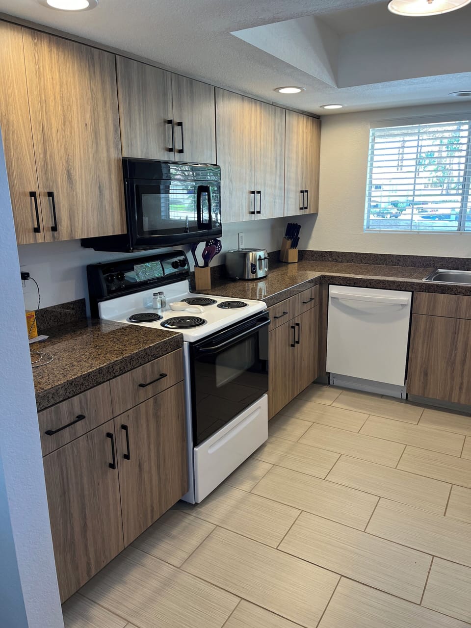 Kitchen, New Dishwasher, Newly Refaced Cabinets