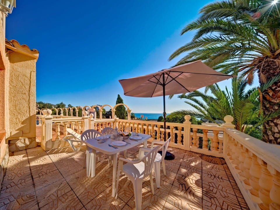 Cloud, Sky, Building, Water, Property, Furniture, Azure, Swimming Pool, Plant, Outdoor Furniture