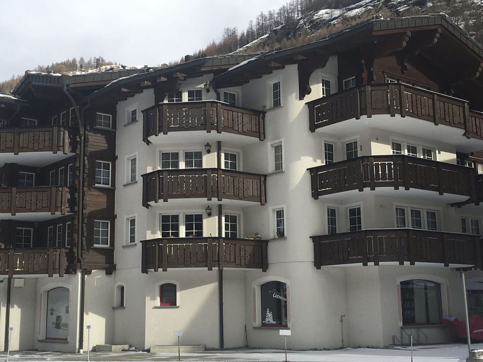 Snow, Building, Window, Freezing, House, Slope, Real Estate, Wood, Geological Phenomenon, Tree