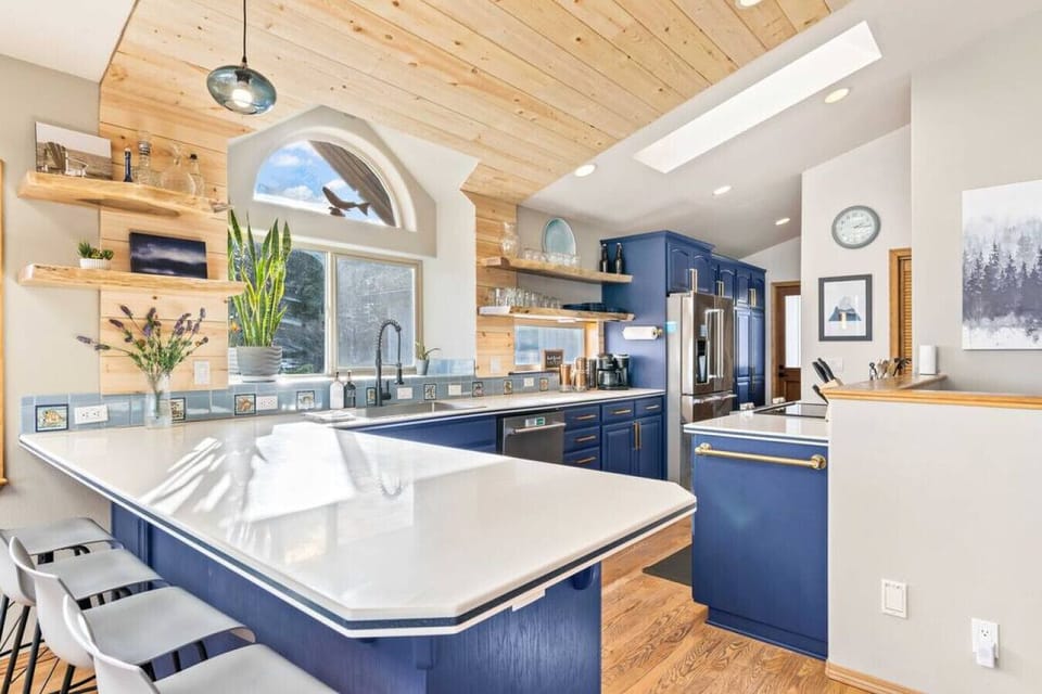 Seating for up to 12 when you count the barstools!