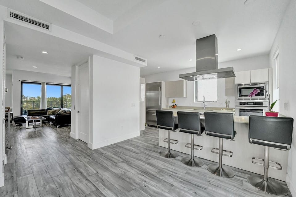 Chefs kitchen with top appliances 