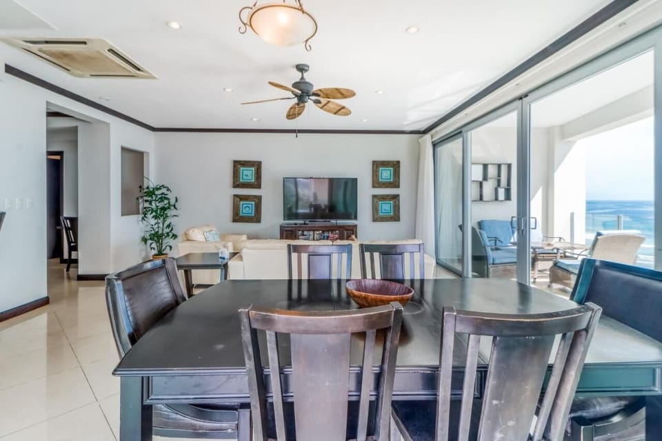 Dining with direct ocean views