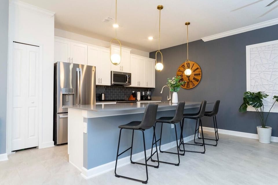 The fully equipped kitchen features modern appliances, sleek cabinetry, and all essential cookware and utensils, making it perfect for preparing meals with ease.