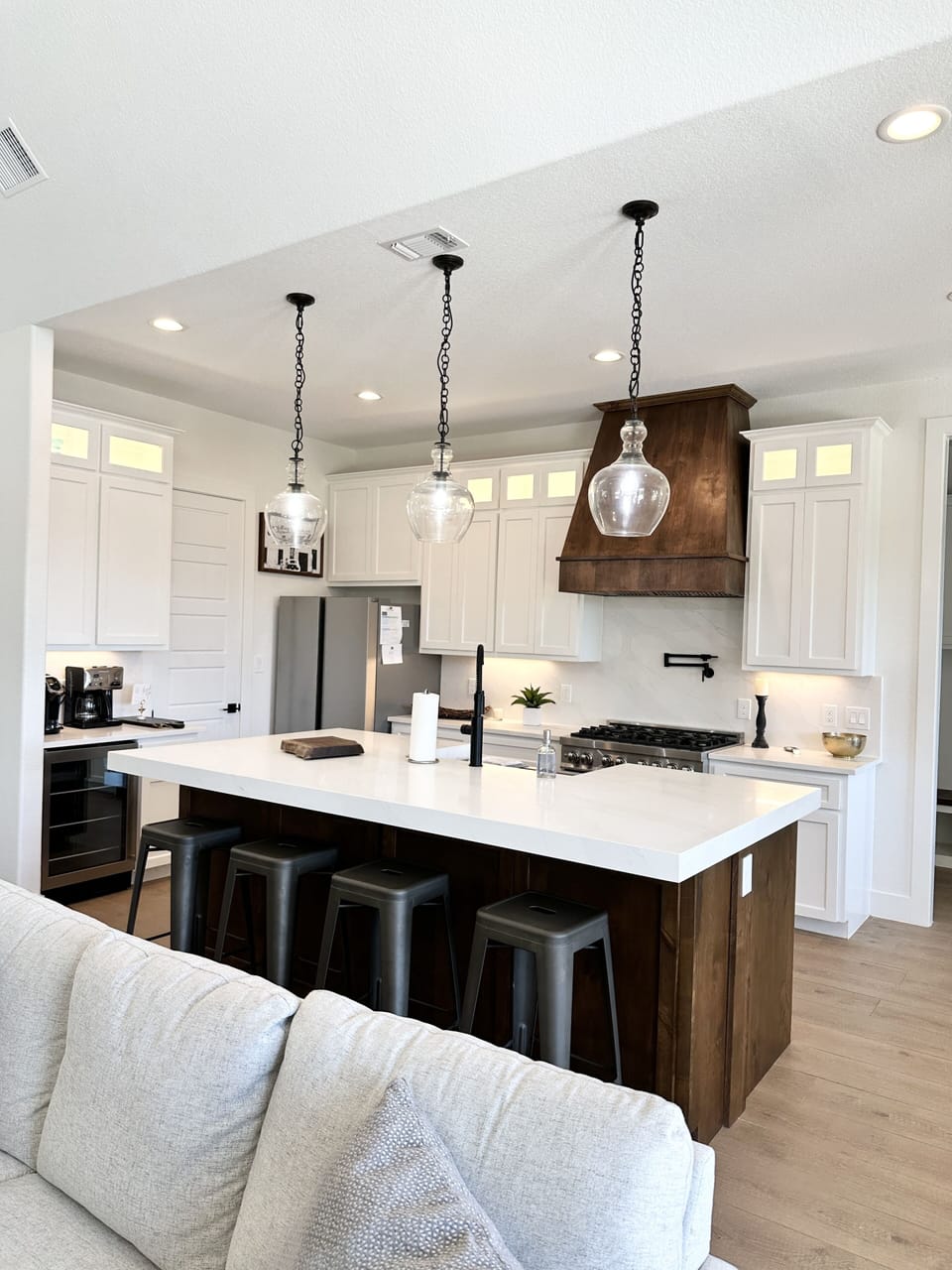 A chef's kitchen equipped with everything you need. 