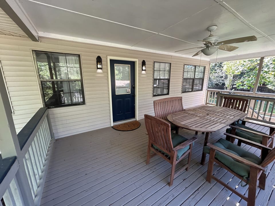 Porch of Guest House VRBO in Daphne, Alabama with outdoor dining table