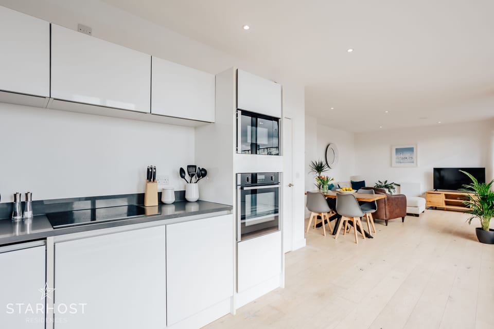 There is great connectivity between the kitchen, dining and lounge spaces