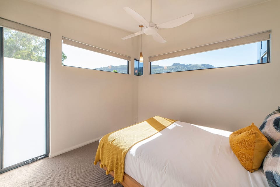 Bedroom 1 (2)