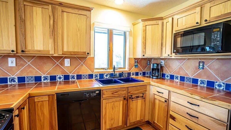 enjoyable space for cooking and meal preparation