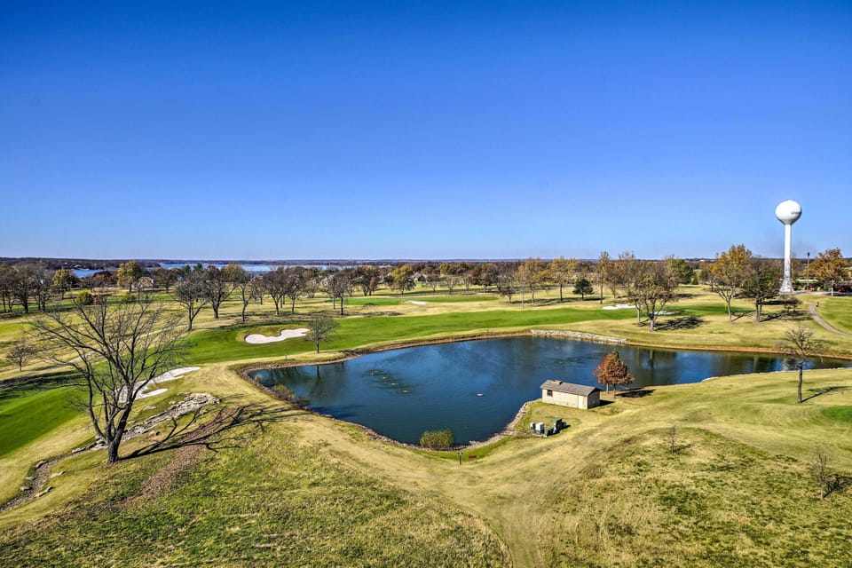 Community Amenities | Community Parking Lot (First-Come, First-Served)