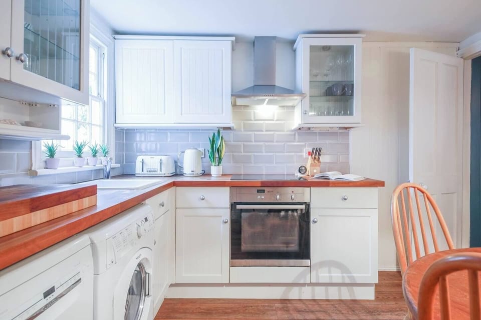 Kitchen with dining table & chairs