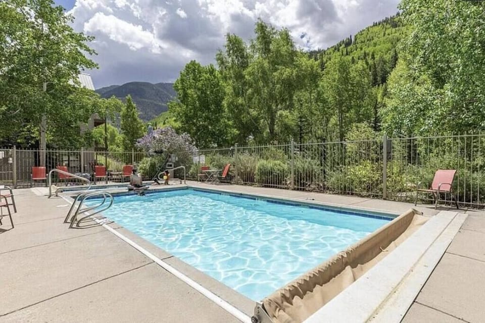 Pool and hot tub on site