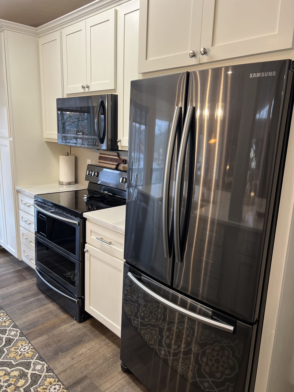 Fridge with icemaker and a double oven