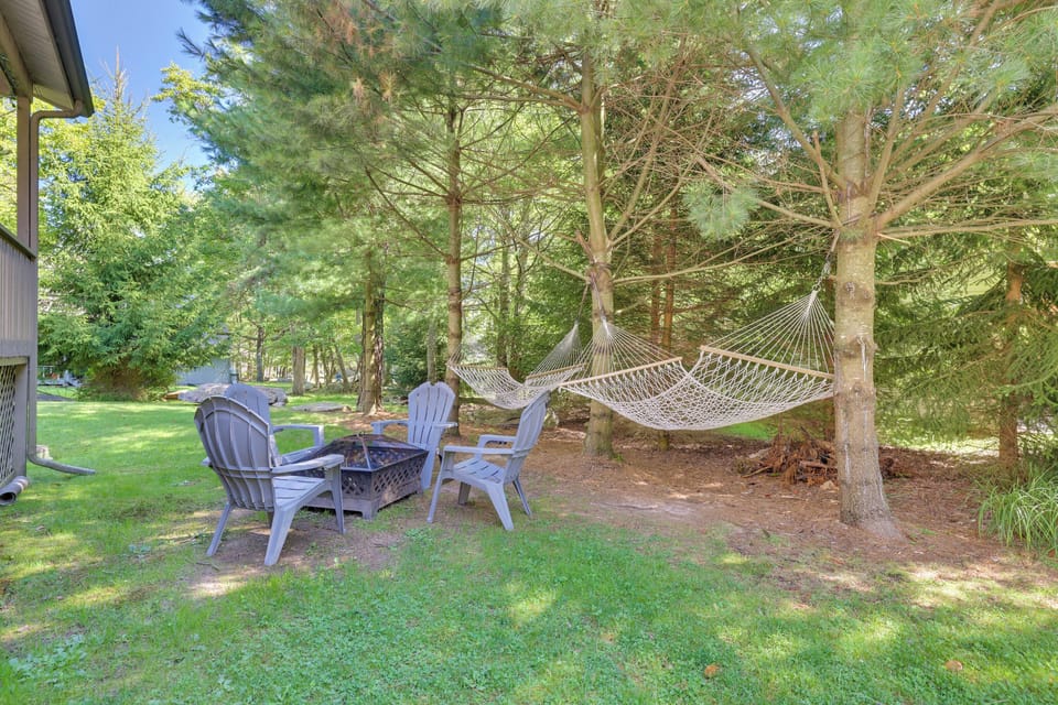 Backyard | Dog Friendly w/ Fee | Fire Pit