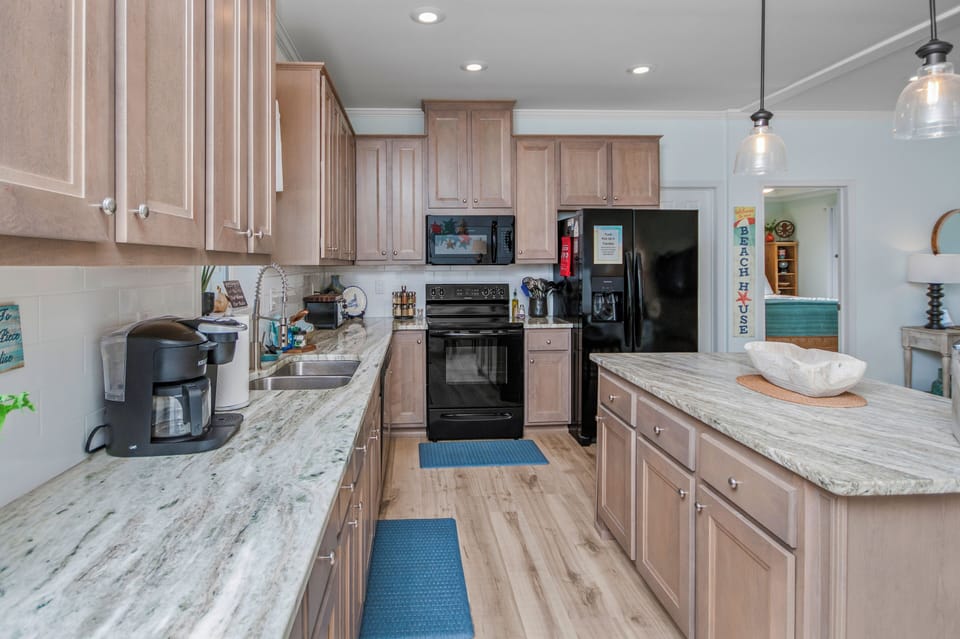 Big kitchen and plenty of room to cook.