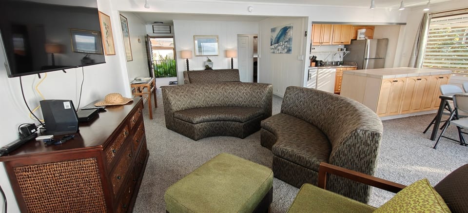Lots of Seating!