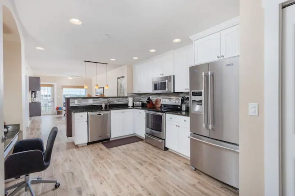 Fully Equipped Kitchen with Stainless Steel Appliances