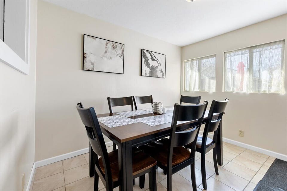 Dining table that seats 6