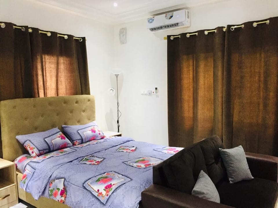 Standard bedroom 