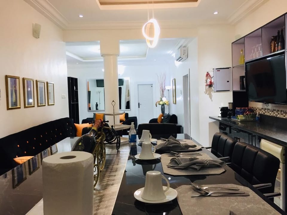 Dining area with dining set