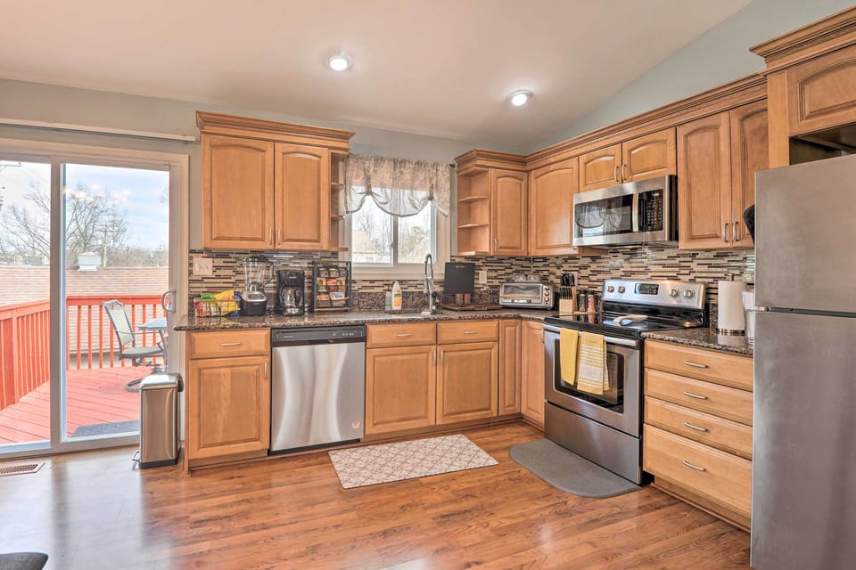 Kitchen | Cooking Basics | Spices | Paper Towels/Trash Bags Provided