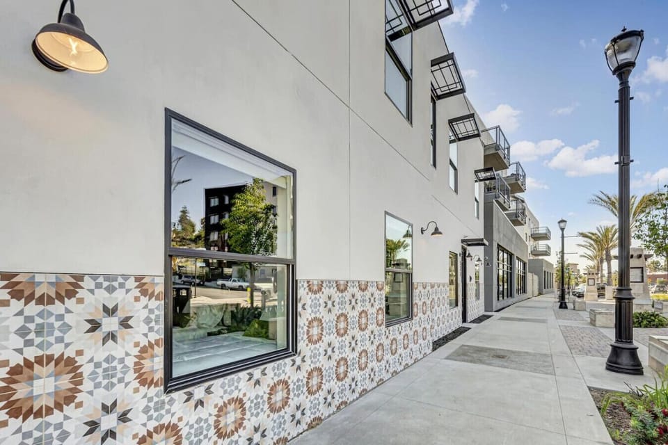 Where sleek design meets inviting charm—your perfect getaway starts here. ✨