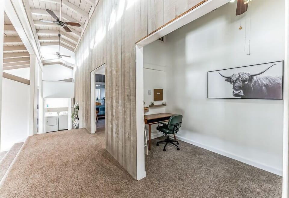 Work Station Nook in the Hallway