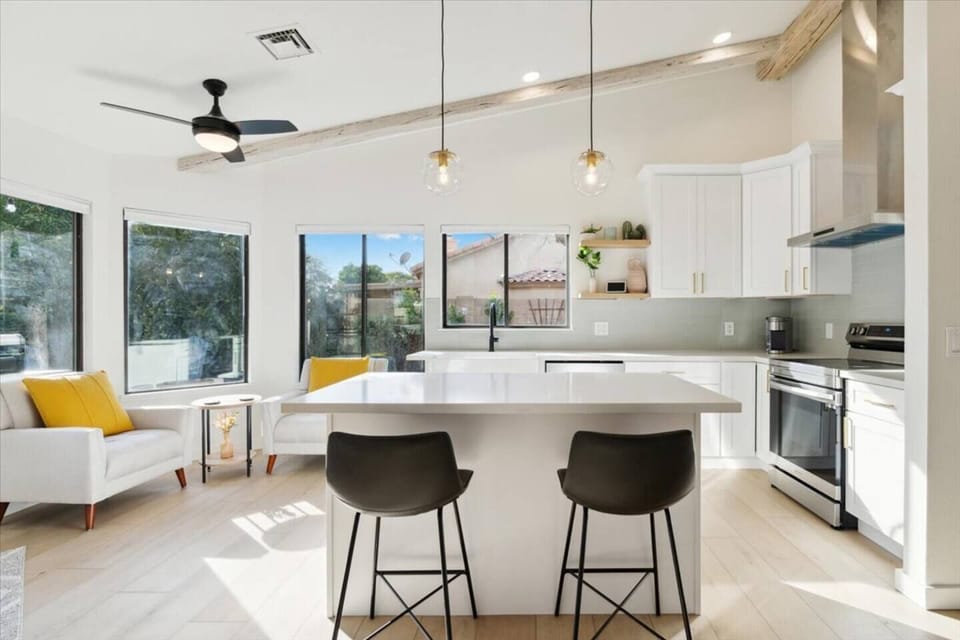 Brand New Chef's Kitchen w/Quartz Counters