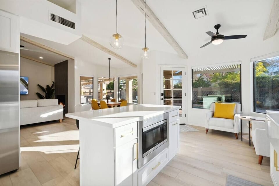 Custom Quartz Counter Kitchen Island