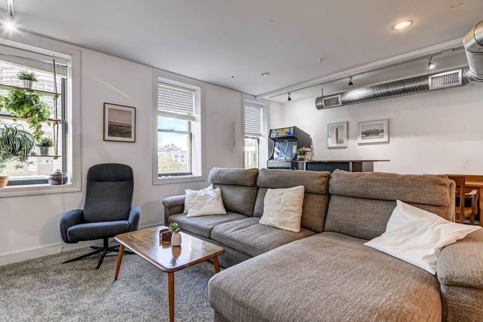 Living Room / Dining Room / Fully stocked kitchen