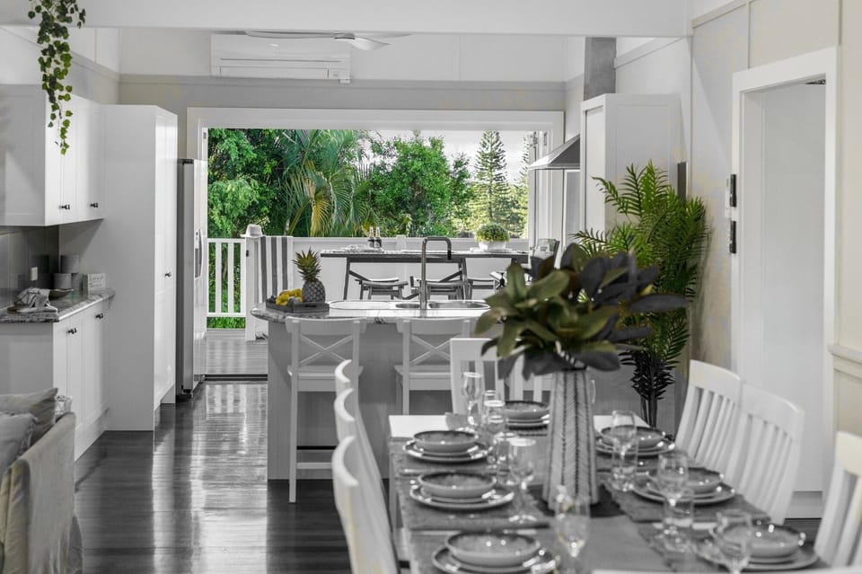 Chill out in Summer with air-conditioning & cool ocean breezes.