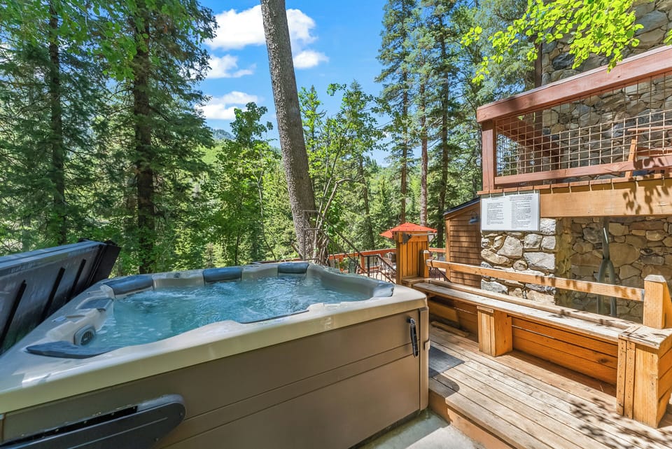 Outdoor spa tub