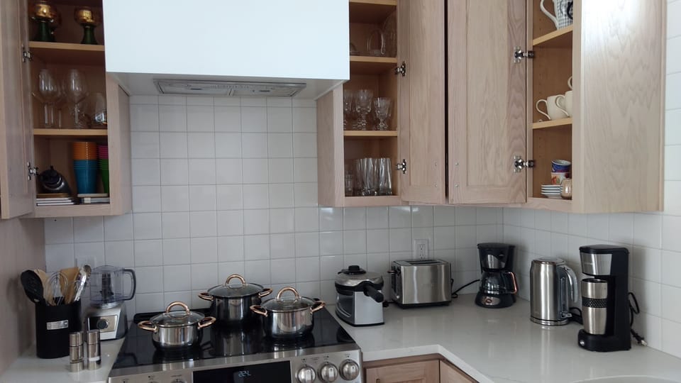 FULLY EQUIPMENT KITCHEN