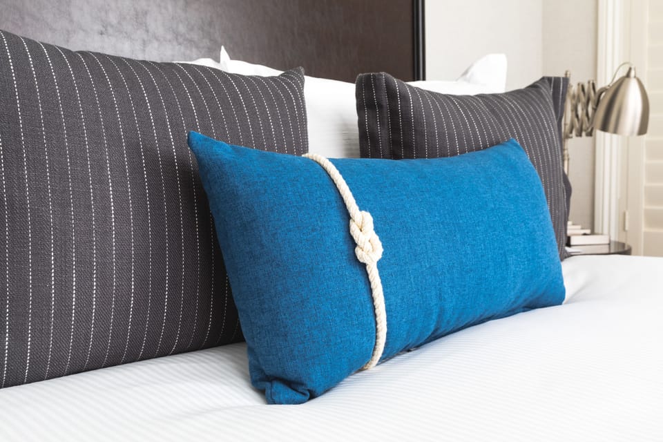 Unit with Full Bed. Unit with Full Bed. Exact unit will be assigned upon arrival. Views, colors and decor may vary.
