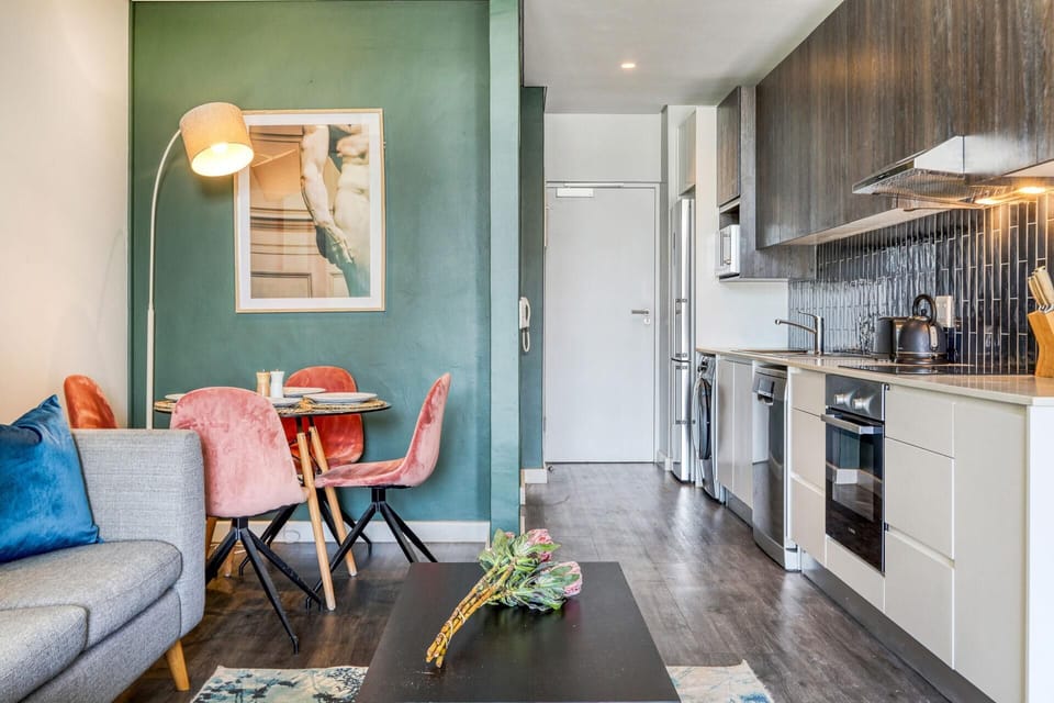 808 Colourfull City Balcony Apartment 12