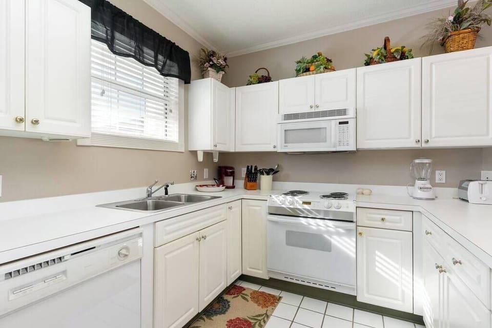 Fully equipped kitchen
