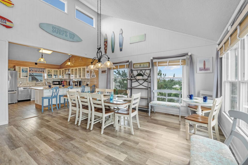 Surf or Sound Realty - 250 - Las Olas - Dining   -3