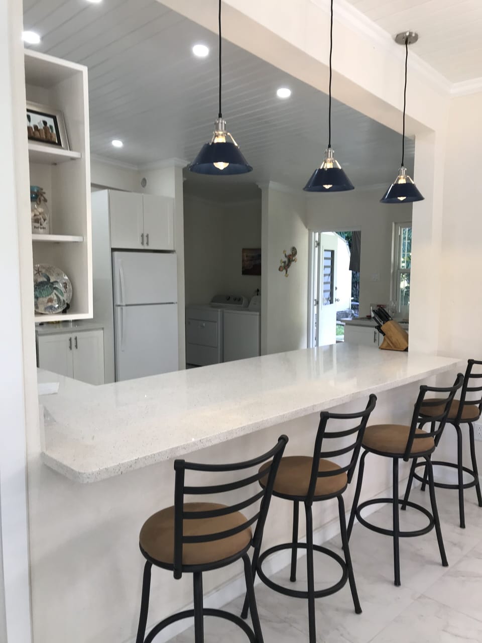 Quartz countertop breakfast bar with comfortable barstools