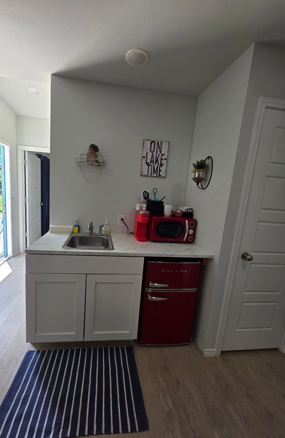 Mini Kitchenette (1)