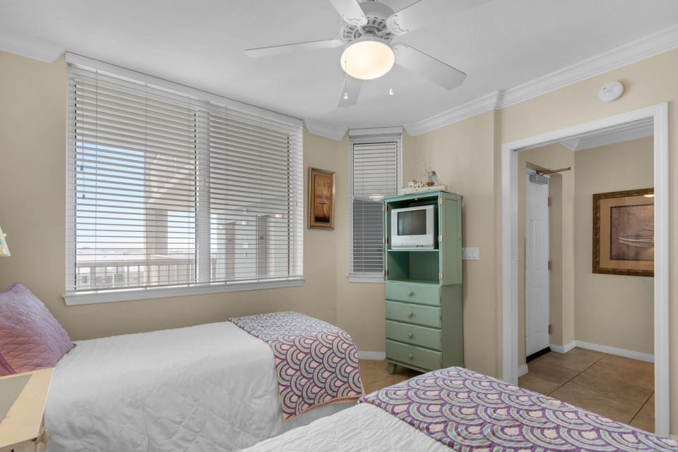 Guest bedroom