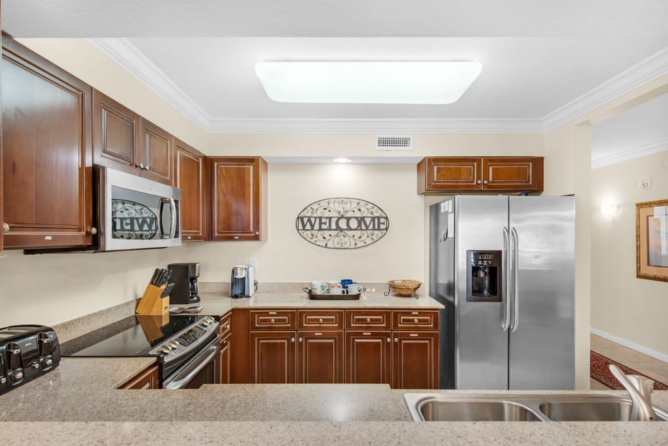 Full kitchen