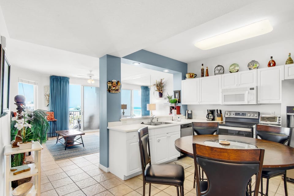 Kitchen with dining table