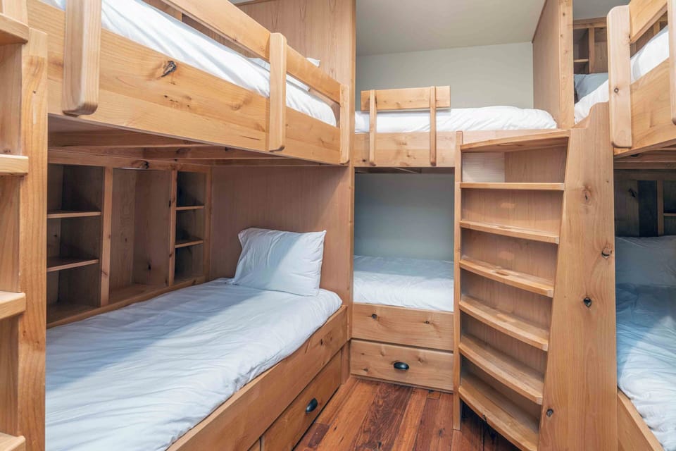 Bedroom Six - Bunk Room - Summer