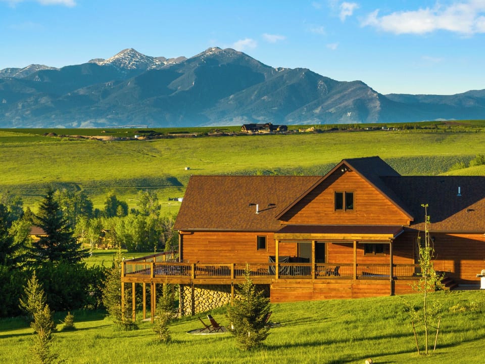 Perfect Location between Bozeman and Big Sky